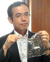 Univ. professor devises IC thinner than plastic wrapper
