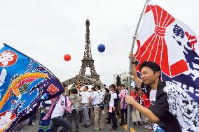 Tohoku students raise good-catch flags in Paris