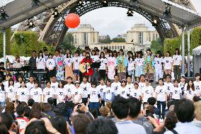 Tohoku students sing in opening ceremony of event in Paris