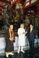 Indian PM Modi visits famous Kyoto temple with Abe