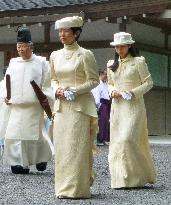 Prince Takamado's wife, daughter visit Ise Grand Shrine