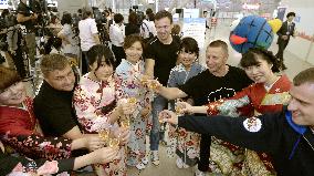 People fete 20th anniversary of Kansai Int'l Airport