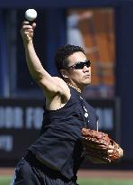 Yankees Tanaka playing catch