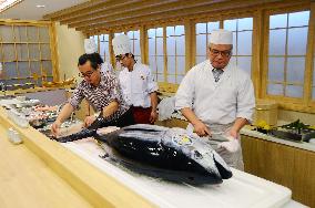 Japan instructor processes tuna at school in Shanghai