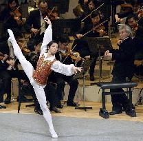 Conductor Ozawa performs with Niyama