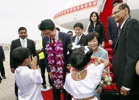 Abe arrives in Sri Lanka