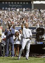 Jeter responds to fans' cheers at retirement ceremony
