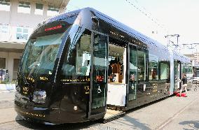 Kumamoto City unveils new tram to press