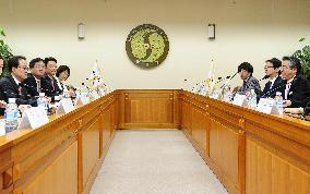 Japanese, S. Korean deputy foreign ministers