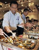 Participants taste 'ayu' sweetfish at competition