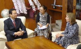 Defense chief, U.S. envoy agree to ease Okinawa's burden