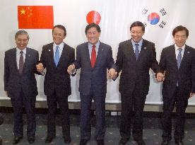 Japan, China, S. Korea finance chiefs hold 3-way meet