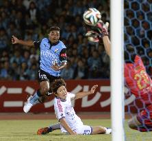 Frontale's Renato attempts shot in FC Tokyo game