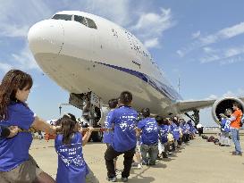 Parents, children haul Boeing 777 to mark 'Sky Day'