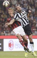 Honda in action during Milan's losing game with Juventus