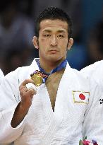 Akimoto wins gold in men's judo 73 kg at Asian Games