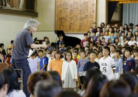 Conductor Ozawa takes chorus practice for school children