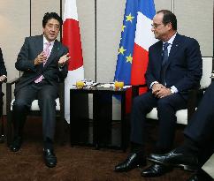 Japan, French leaders meet in New York