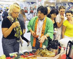 Japanese tea maker explains products at fair in Vladivostok