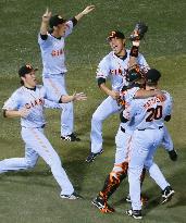 Giants clinch 3rd straight CL pennant