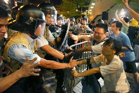 Standoff between police, H.K. students