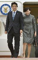 Abe returns to Japan from N.Y.
