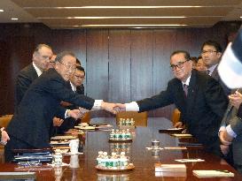U.N. chief Ban talks with N. Korean Foreign Minister Ri
