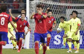 Champions Japan concede late penalty, KO'd by S. Korea