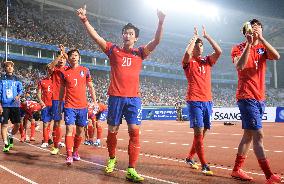 Champions Japan concede late penalty, KO'd by S. Korea
