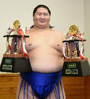Ichinojo wins 2 prizes at autumn sumo tournament