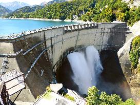 Kansai Electric shows Kurobe Dam to press