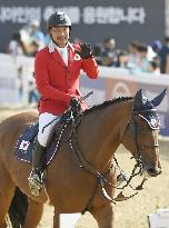 Hirao wins silver in equestrian individual jumping