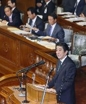 Opposition bloc starts questioning of Abe