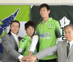 Giant youth FW Hatanaka to join Tottori top team