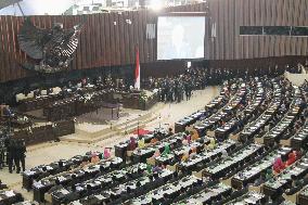 Indonesian parliament convened, opposition in control