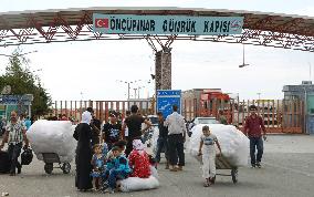 Turkish checkpoint on border with Syria