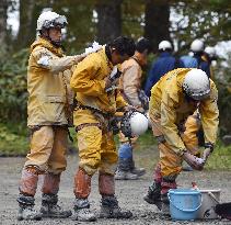 Rain halts search efforts on Mt. Ontake after fatal eruption