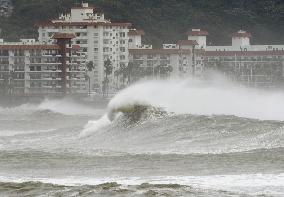 Powerful typhoon hits Japanese archipelago