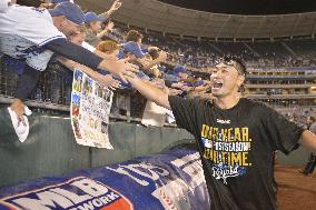 Royals' Aoki high-fives with fans after win over Angeles