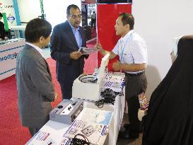 Japan medical firm exhibits devices in Iran trade show