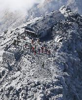Search operations resume at Mt. Ontake