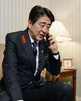 PM Abe congratulates Nobel Prize winner Akasaki