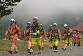 Rescue operations continue in Mt. Ontake