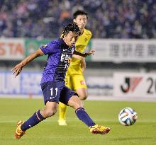Hiroshima's Sato scores in Nabisco Cup match vs. Kashiwa