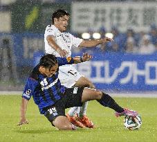 Osaka, Kawasaki players compete in Nabisco Cup match