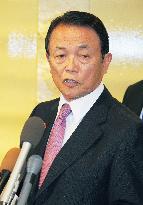 Finance Minister Aso meets with reporters in Washington