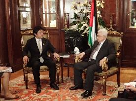 Abbas meets Japan deputy foreign minister in Cairo