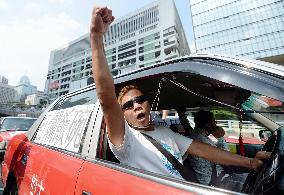 People against pro-democracy protests in H.K.