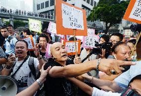 People against pro-democracy protests in H.K.