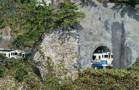 Train passes through Japan's shortest railway tunnel